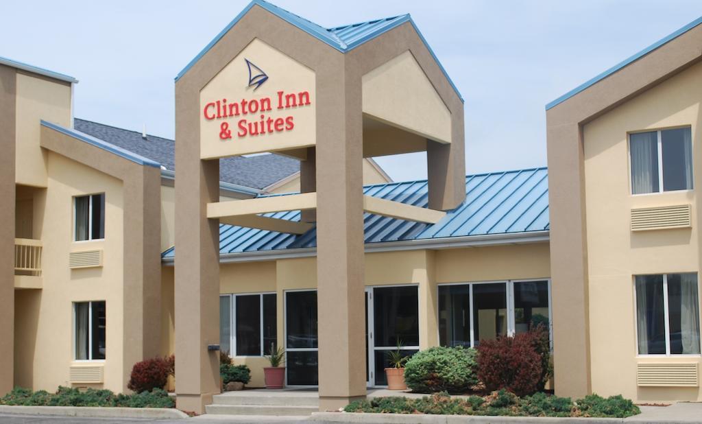 Clinton Inn & Suites Port Clinton Exterior photo